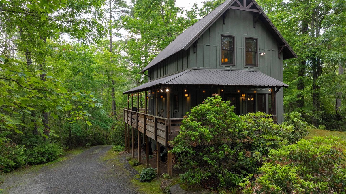 Cedar Mountain Cabin | Summer Haven - Your Adventure Retreat near Dupont and Pisgah National Forests