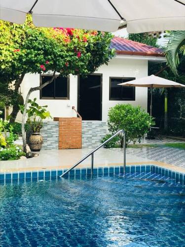 Ratsada House | Summer House,shared pool, private bathroom and kitchen