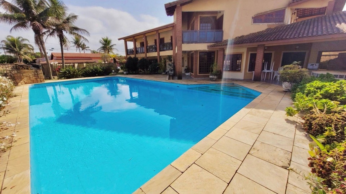 Raul Cury House | Summer in Itanhaém, the largest swimming pool in the region!