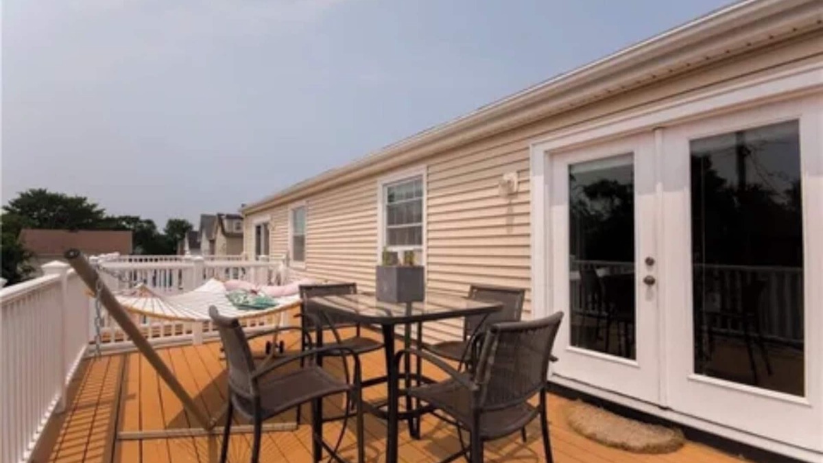 Yachting Village Condo | Summer Rental - Enjoy a Month or all Summer! Welcoming 2-bdrm condo in Newport