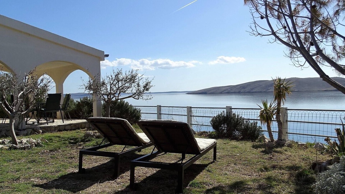 Miskovici House | SUMMER RESIDENCE DIRECTLY AT THE SEA