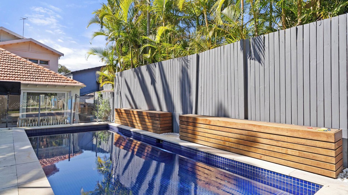 Vaucluse House | Summer Retreat with Pool - Holiday Home 7 beds, 4 bedrooms, near Beaches & Shops