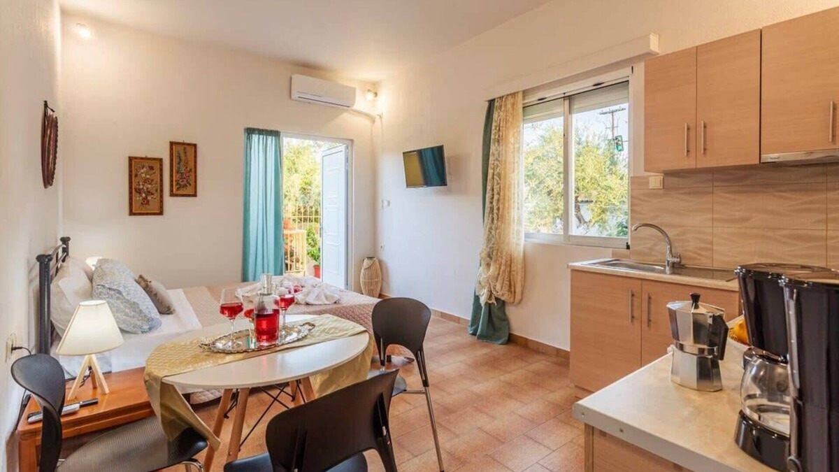 Kalamata House | Summer Rose Garden Getaway - A step to the Beach