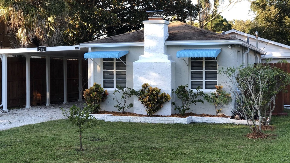 Bayshore Gardens House | SUMMER SALE! Weekends are best spent at the Beach!