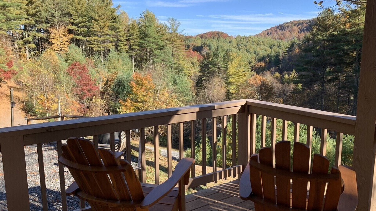West Jefferson Cabin | SUMMER SPECIAL — Book 5 nights 6+7th FREE — LOG CABIN with Privacy+ Firepit