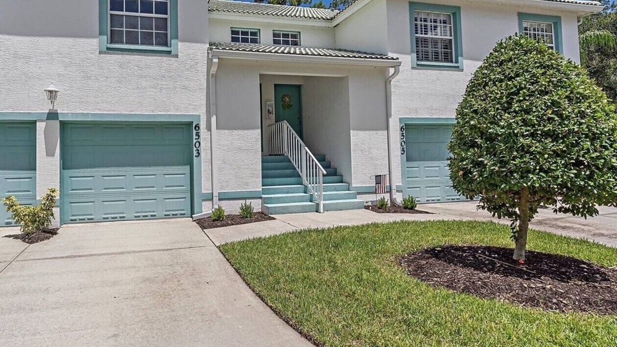 Tara Golf and Country Club Condo | Summer Specials - GORGEOUS REMODELED 2-2 Townhome - Sarasota/Bradenton