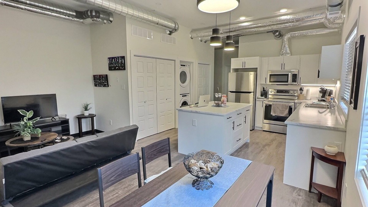 Brandon Apartment | Summer Suite - Pet Friendly - Duke's Place