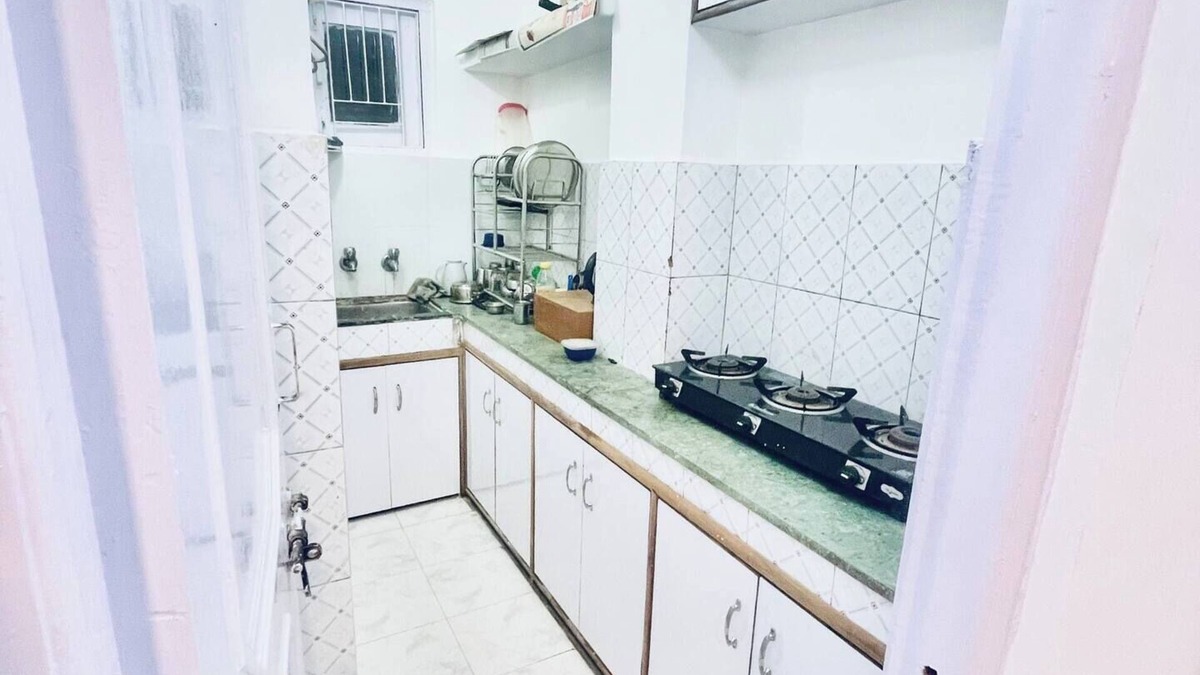 Chhota Shimla Bed & Breakfast | Summer Suite workstation near mall - road walkablenn
