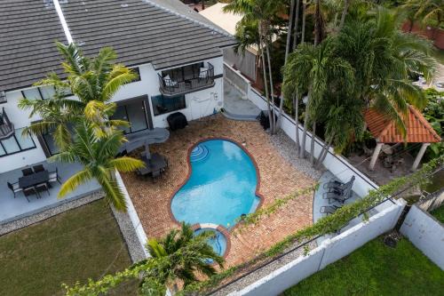 Olympia Heights House | Summer Swim Sale! 4 BR - Private Pool, Grill, Soaking Tub, Near Coral Gables & MIA Airport