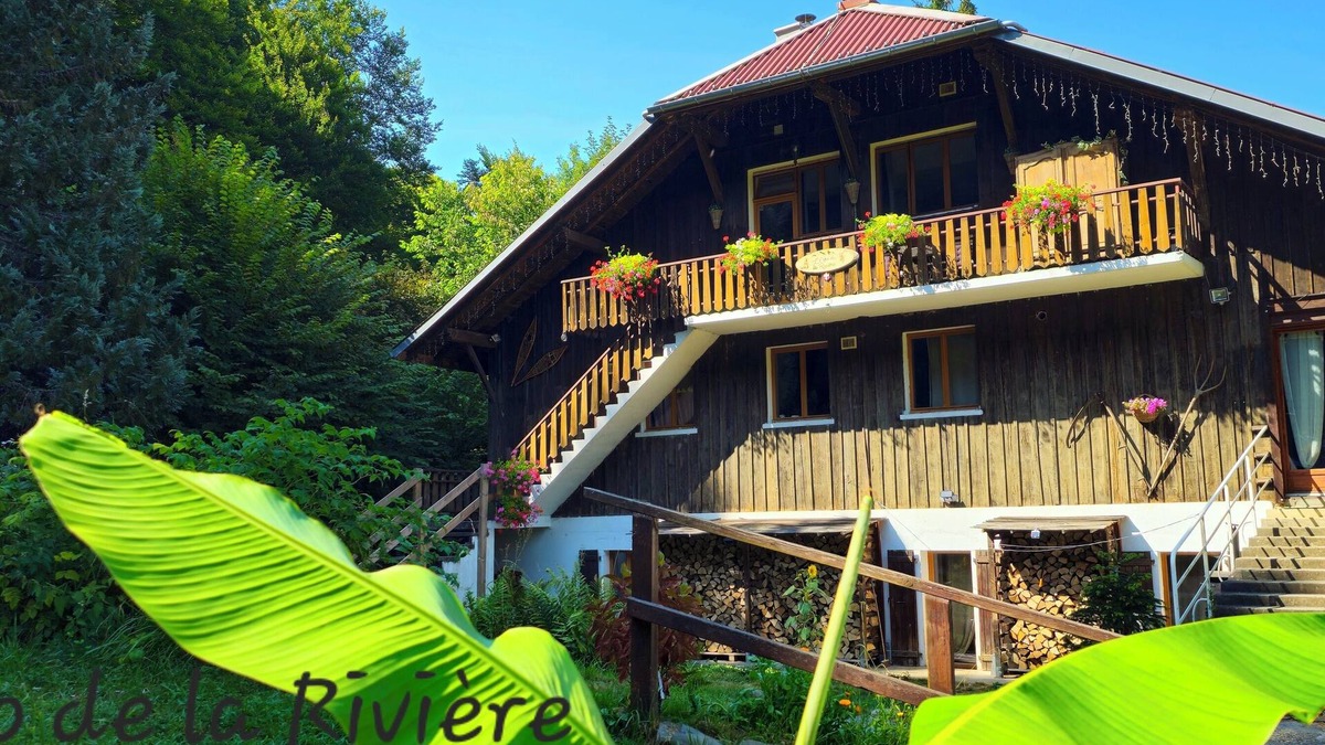 La Riviere-Enverse Apartment | Summer/winter rental, cosy apartment Haute-Savoie - peaceful location - friends/family