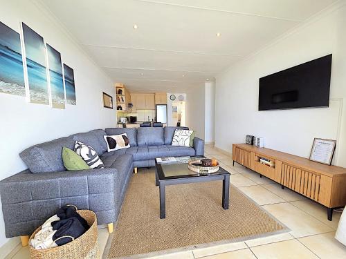 Pollok Beach Apartment | SummerSeas #47 - Top floor sea view apartment