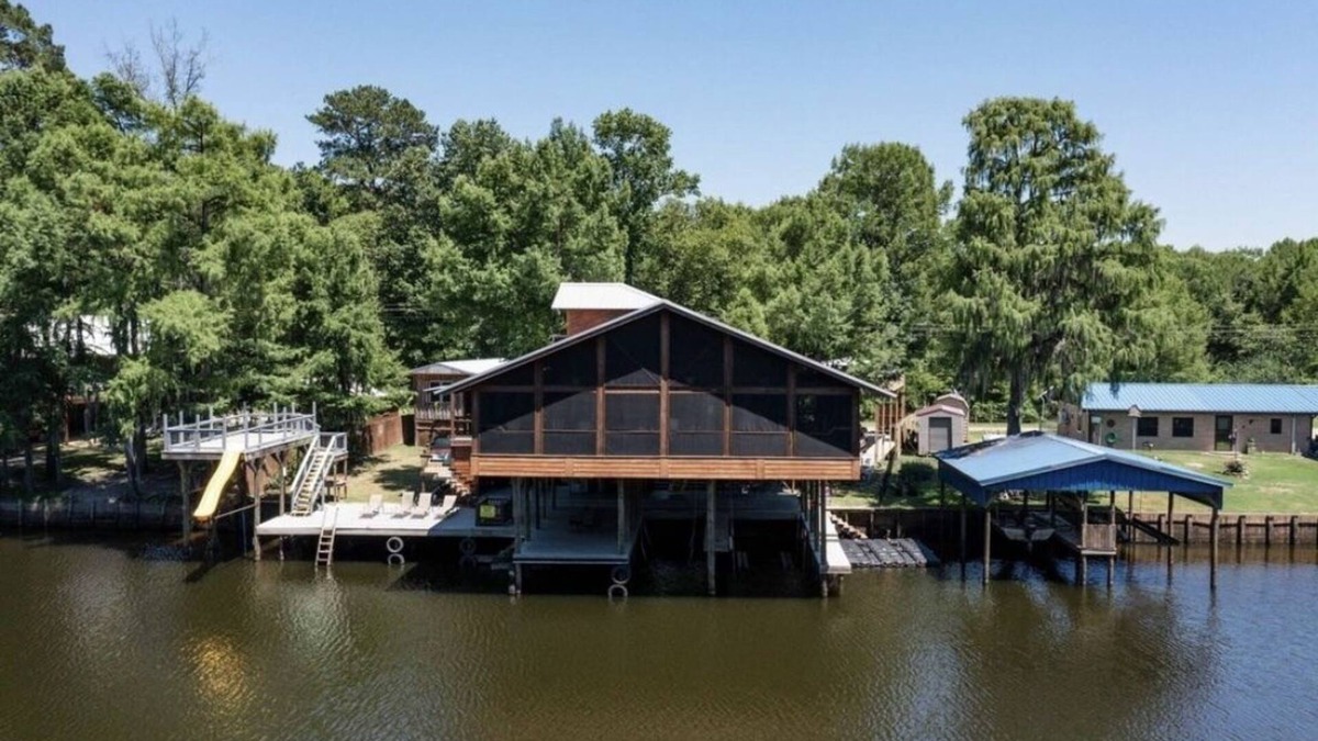Jefferson House | SUMMERTIME! HOT TUB! FIRE PIT! Getaway at this Epic Waterfront Home!