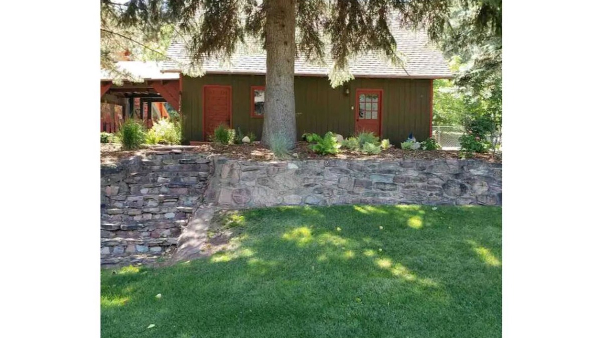 Trimble House | Summertime Special! Cute & Cozy Guest Apartment