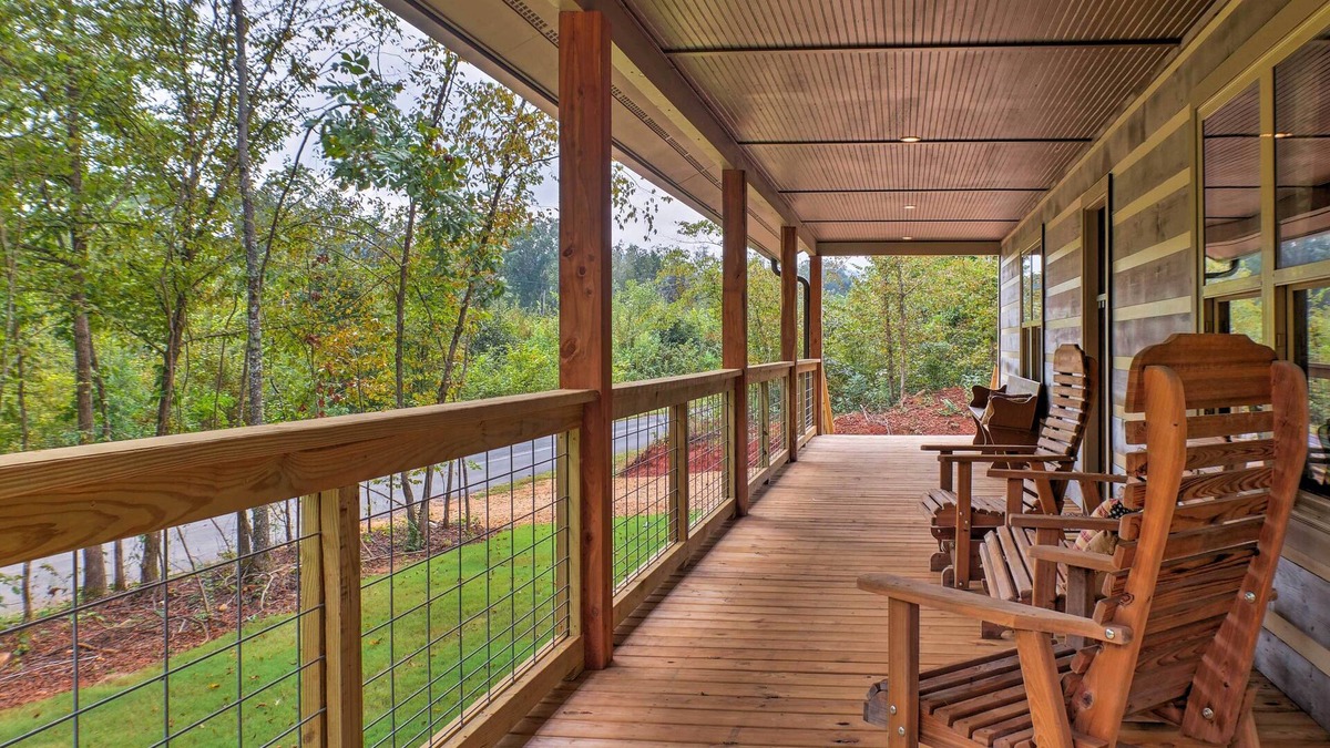 Summerville House | Summerville Getaway w/Deck + On-Site Creek!