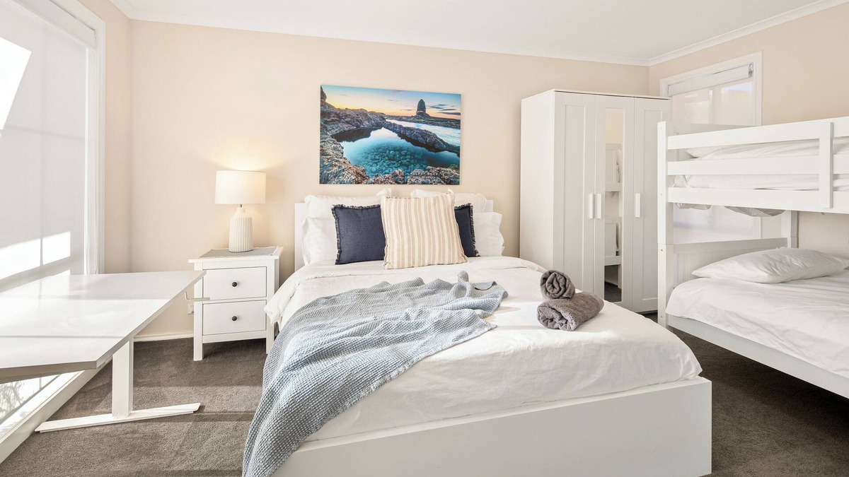 Sydenham House | Summery 4BR Home by Mel Airport CBD & Watergardens