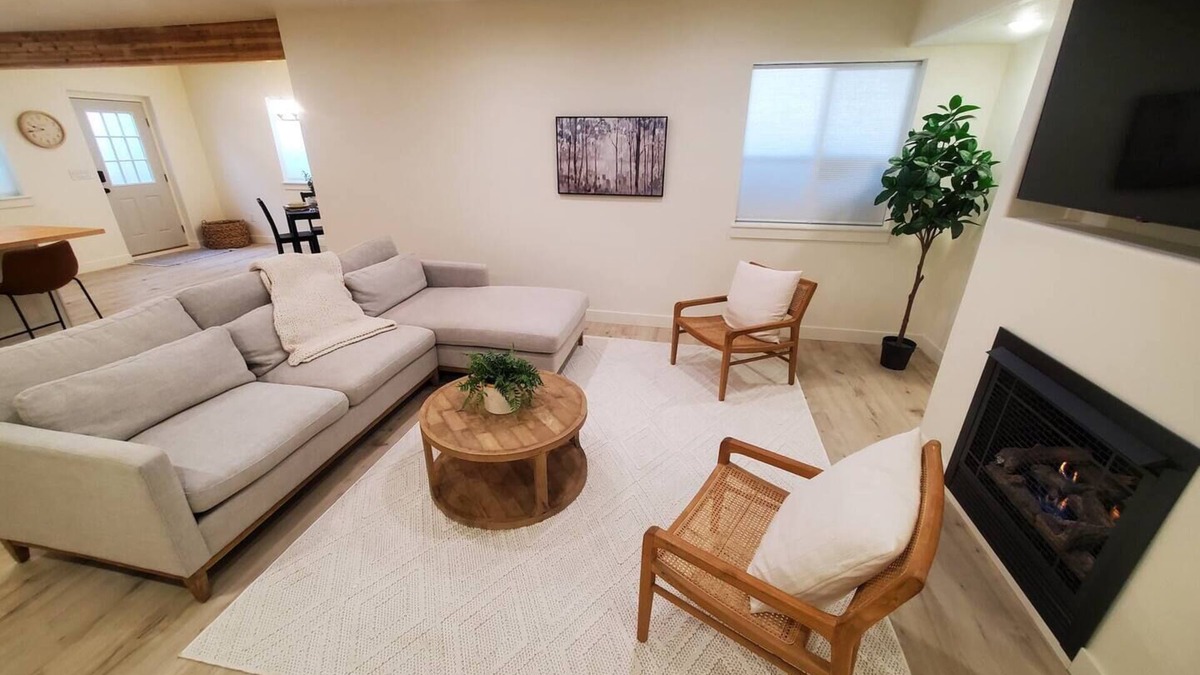 Santaquin Apartment | Summit Creek Retreat - new, modern 2-bedroom apartment with fast fiber internet.