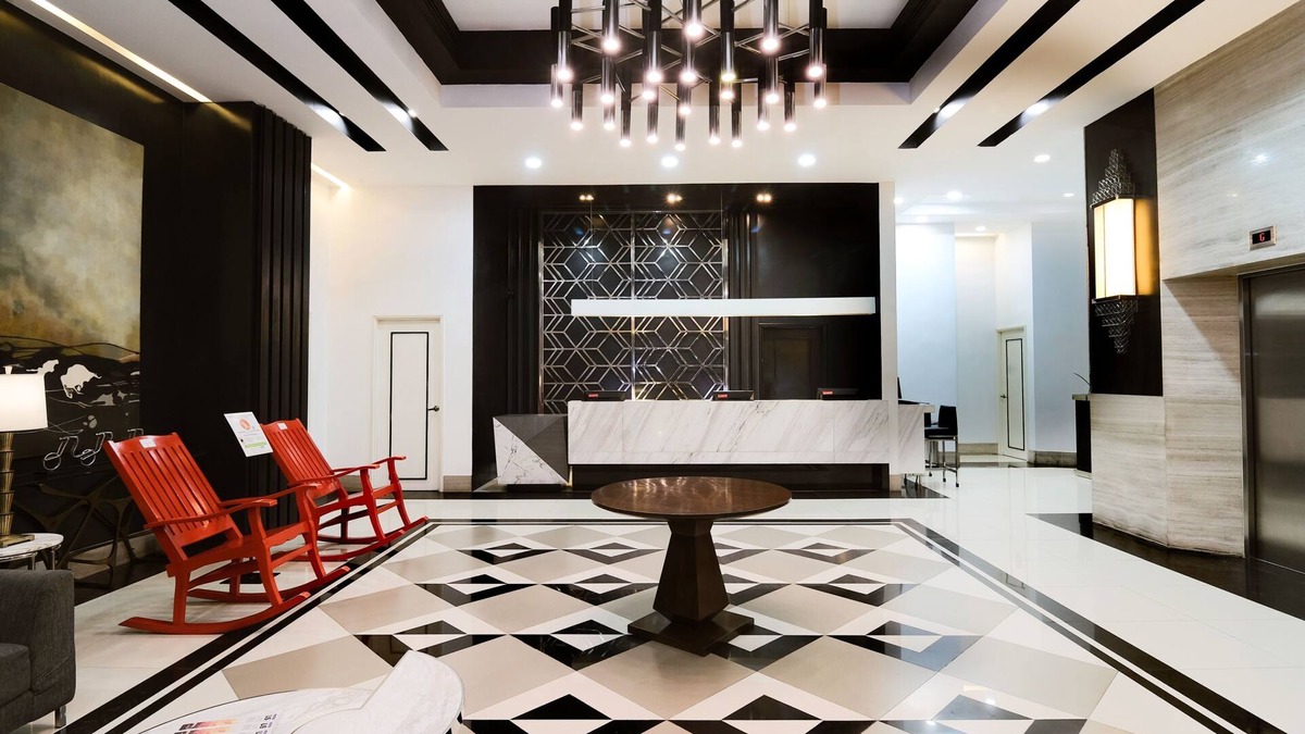 Valencia Hotel | Summit Hotel Magnolia