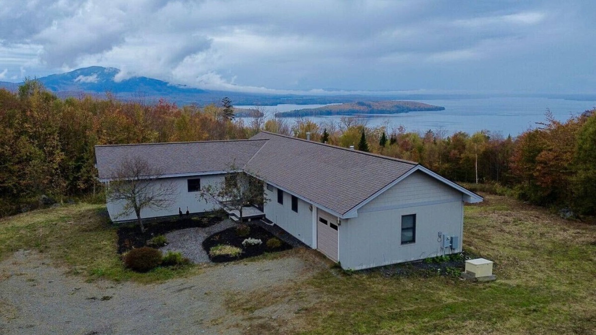 Greenville House | Summit House - House on Blair Hill