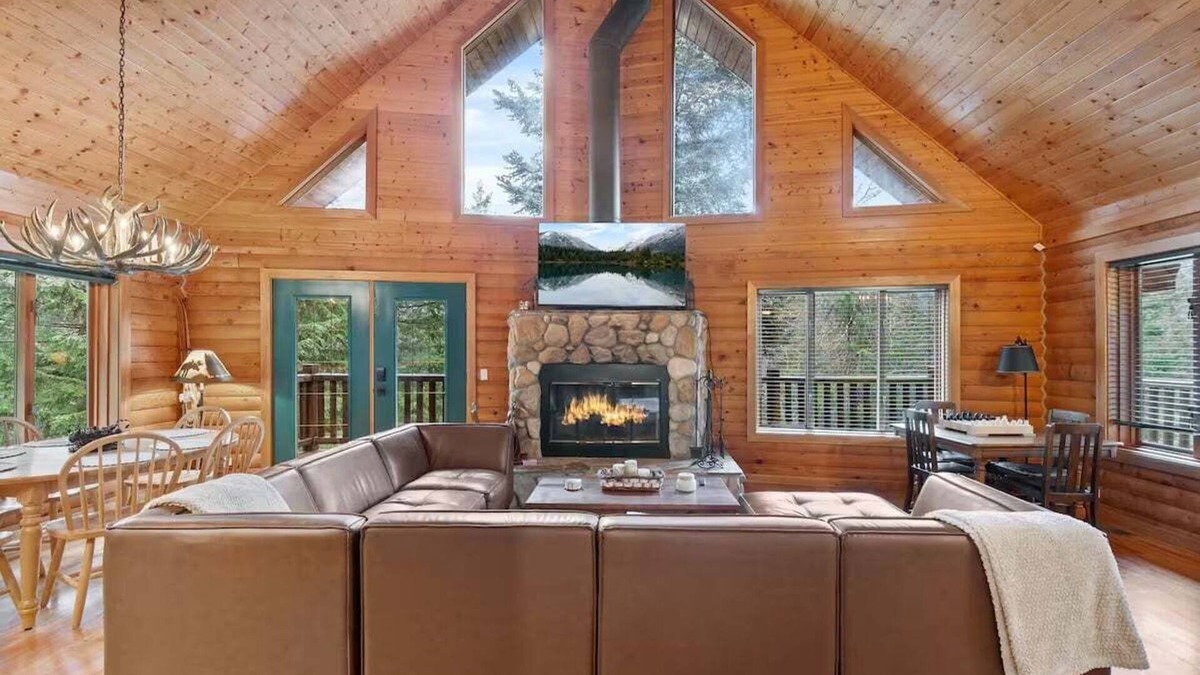 Hyak Cabin | Summit Log Cabin With Hot Tub & Sauna