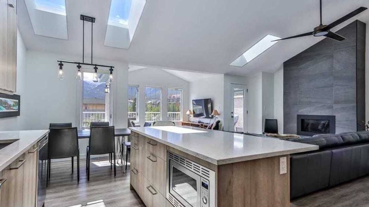 Teepee Town Apartment | SUMMIT Mountain Retreat Panorama views DT Canmore