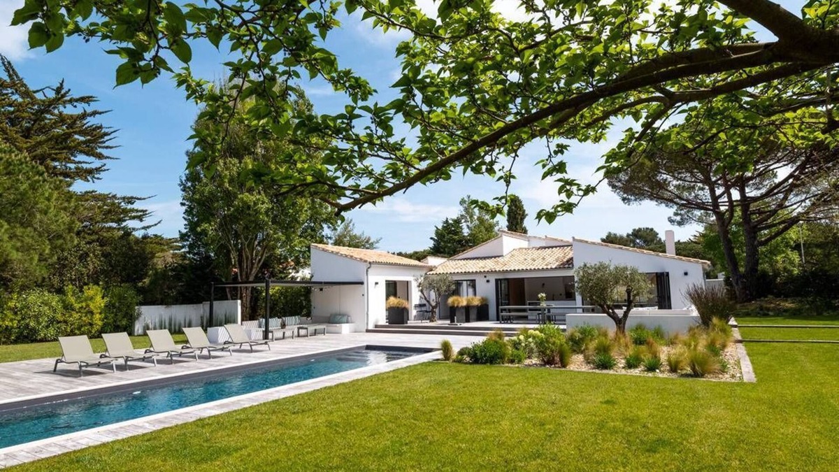 Les Portes-en-Re House | Sumptuous architect-designed villa with 15-metre swimming pool
