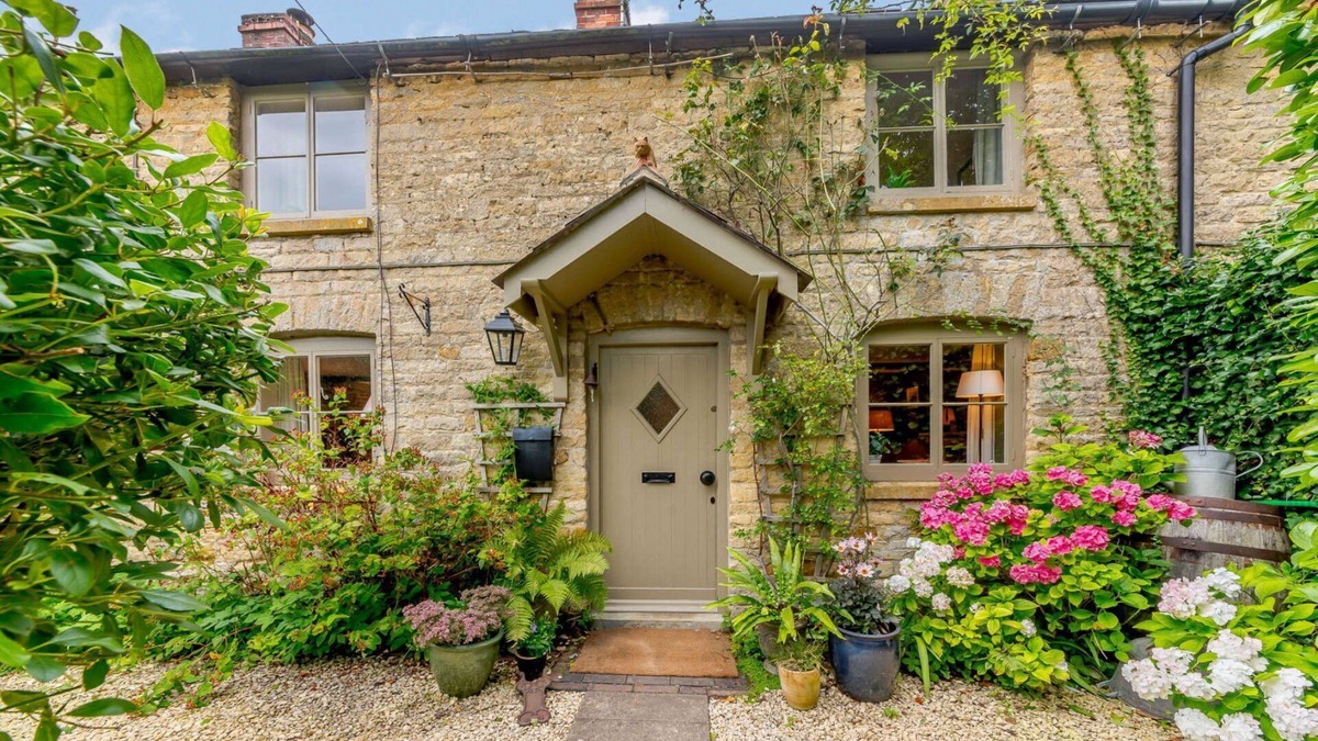 Moreton-in-Marsh Cottage | Sumptuous dog friendly holiday cottage in the Cotswolds - Star Cottage