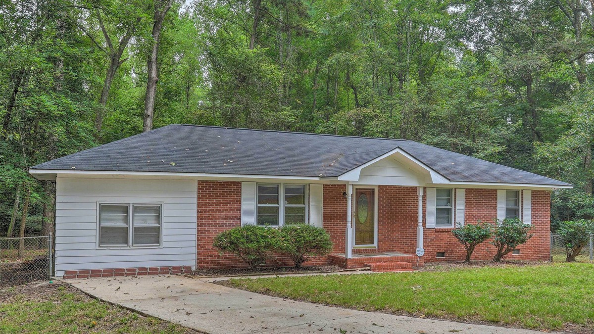 Oakland House | Sumter Ranch-Style Home in Scenic Location!