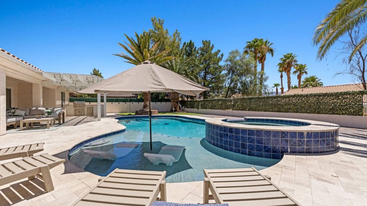 Mesquite House | Sun and Shade Oasis by J and Amy BL 991449