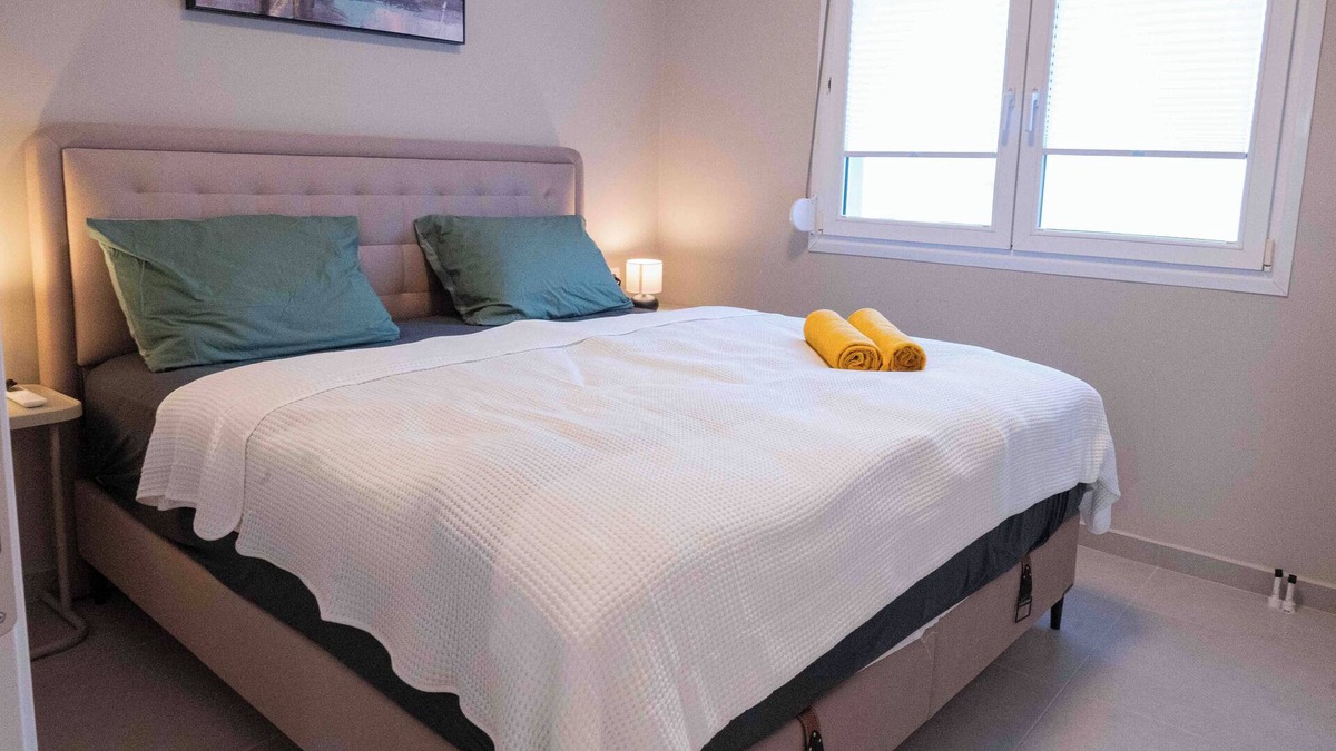 Neoi Epivates Apartment | Sun, beach & city flair - your retreat near Thessaloniki - 8min to the airport