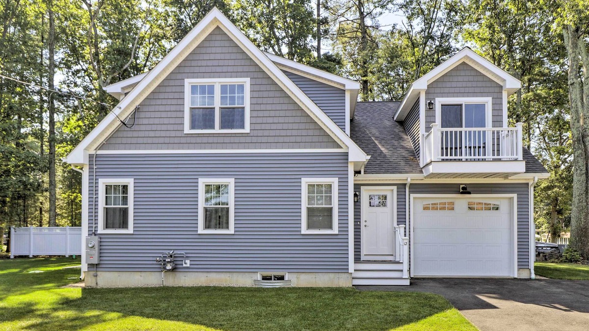 West Brookfield House | Sun-Dappled Retreat - Walk to Wickaboag Lake!