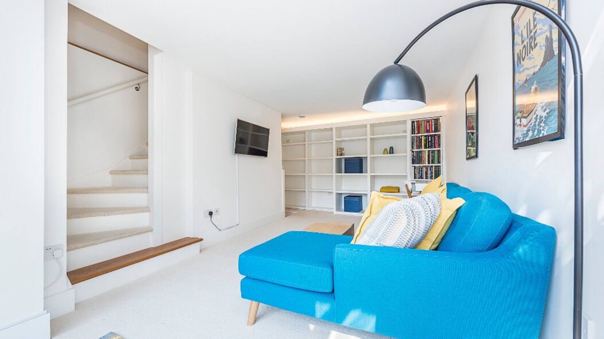 Chiswick House | Sun-Filled, Contemporary 1 BDR House in Chiswick