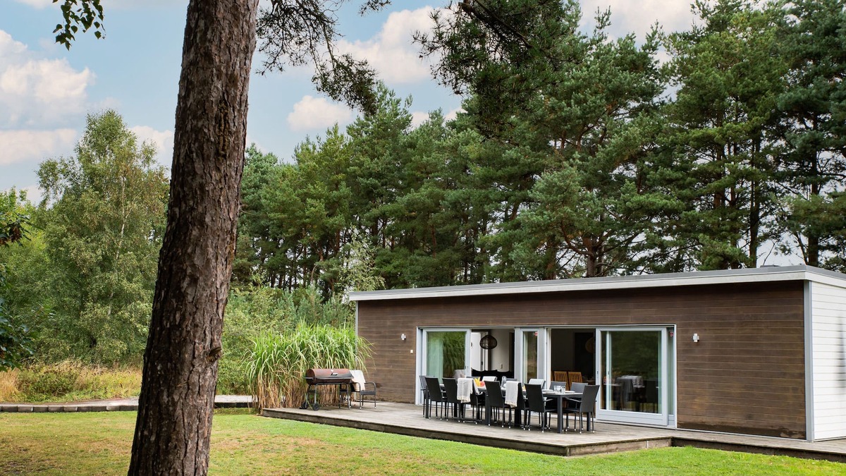 Malarhusens House | Sun-filled five bedroom family home near beach