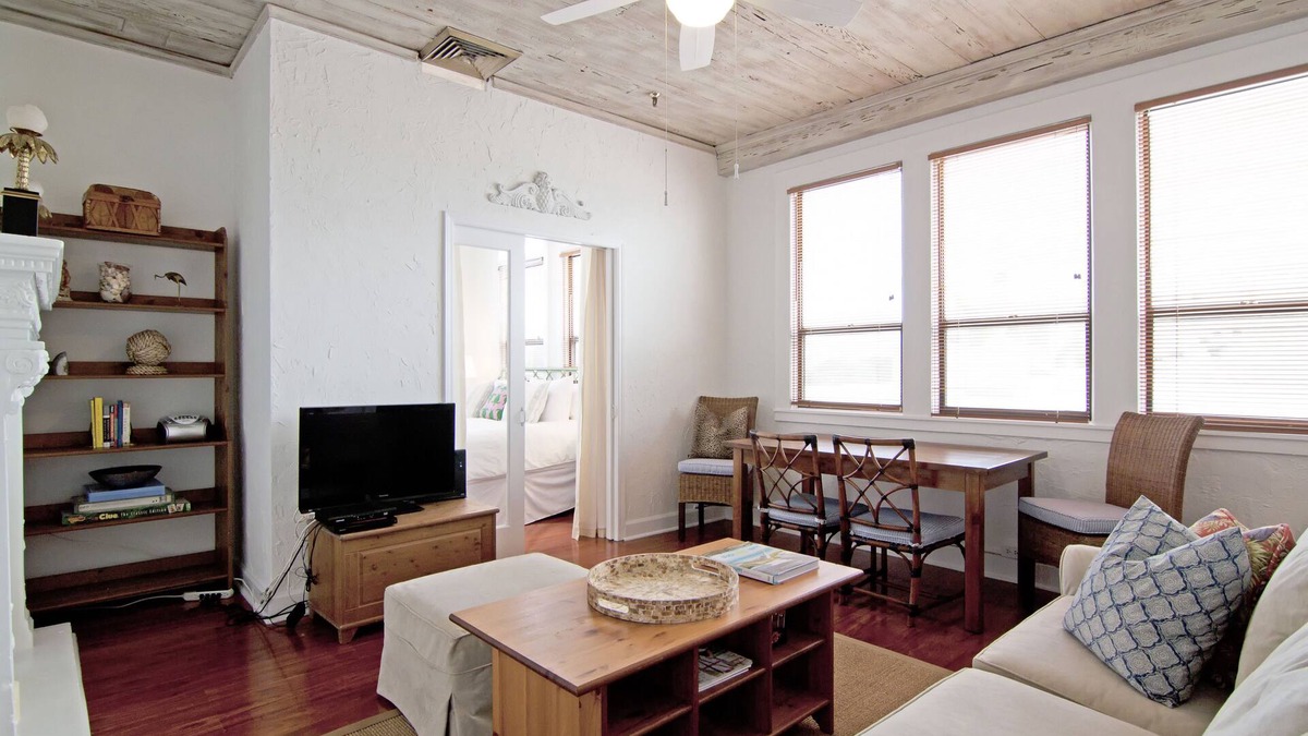 Palm Beach - West Palm Beach Condo | SUN-FILLED PENTHOUSE; WALK TO BEACH AND IN-TOWN; BEST UNIT IN THE BLDG!