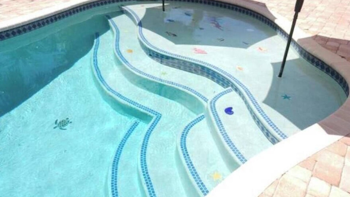 Pompano Beach House | Sun & Fun! Pool & Darts! Minutes to the Beach!