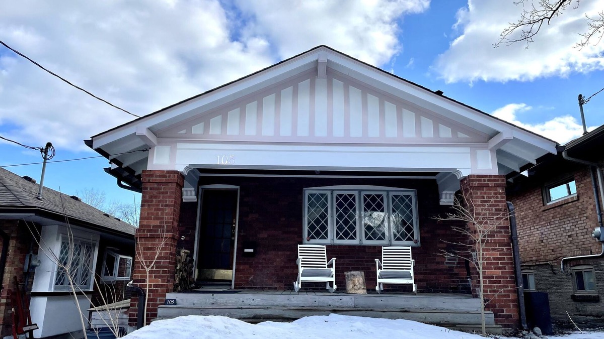 Upper Beaches House | Sun-kissed and Beautiful Upper Beach Bungalow