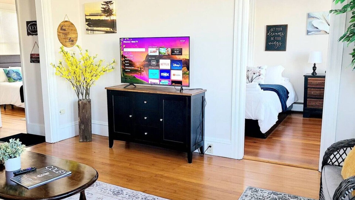 Waterville Apartment | Sun-kissed Serenity - Apt with Bonus 3-Season Room