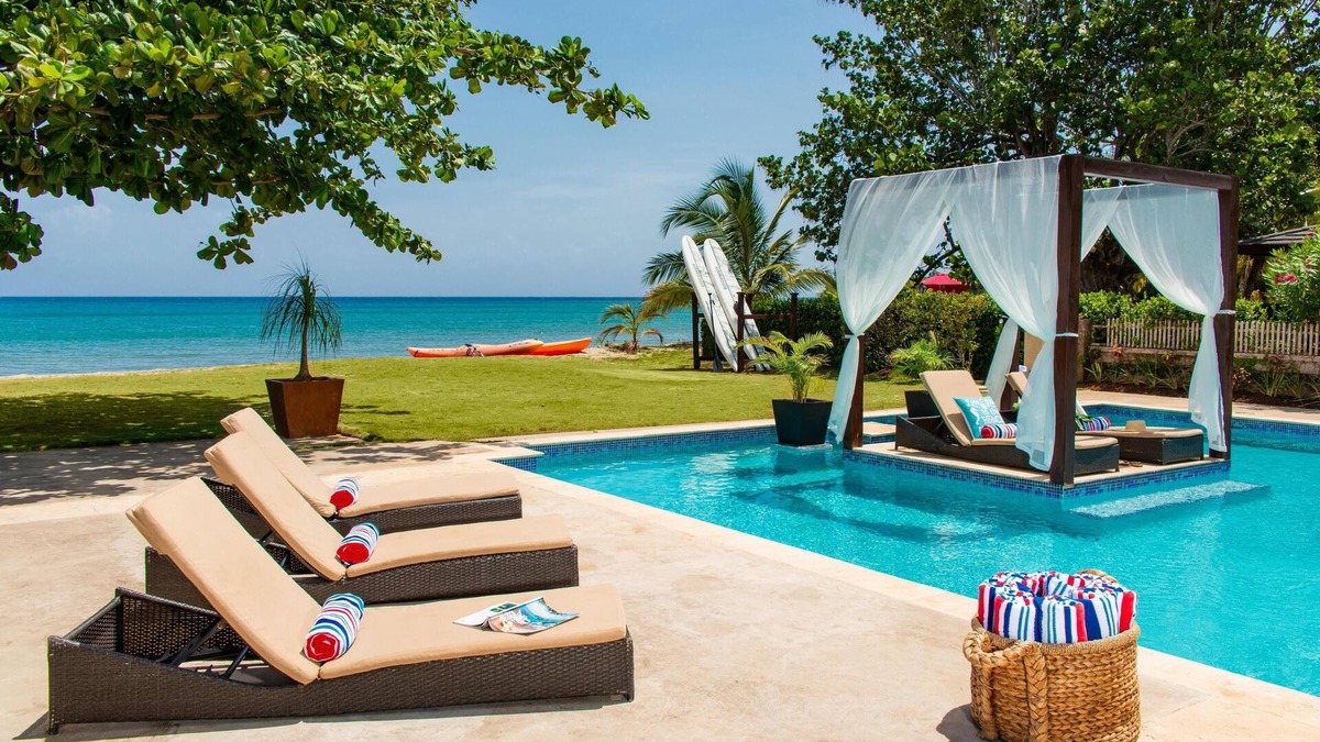 Rio Bueno Villa | Sun Kissed Villa - 6 Bedroom, sleeps 14, on the beach.