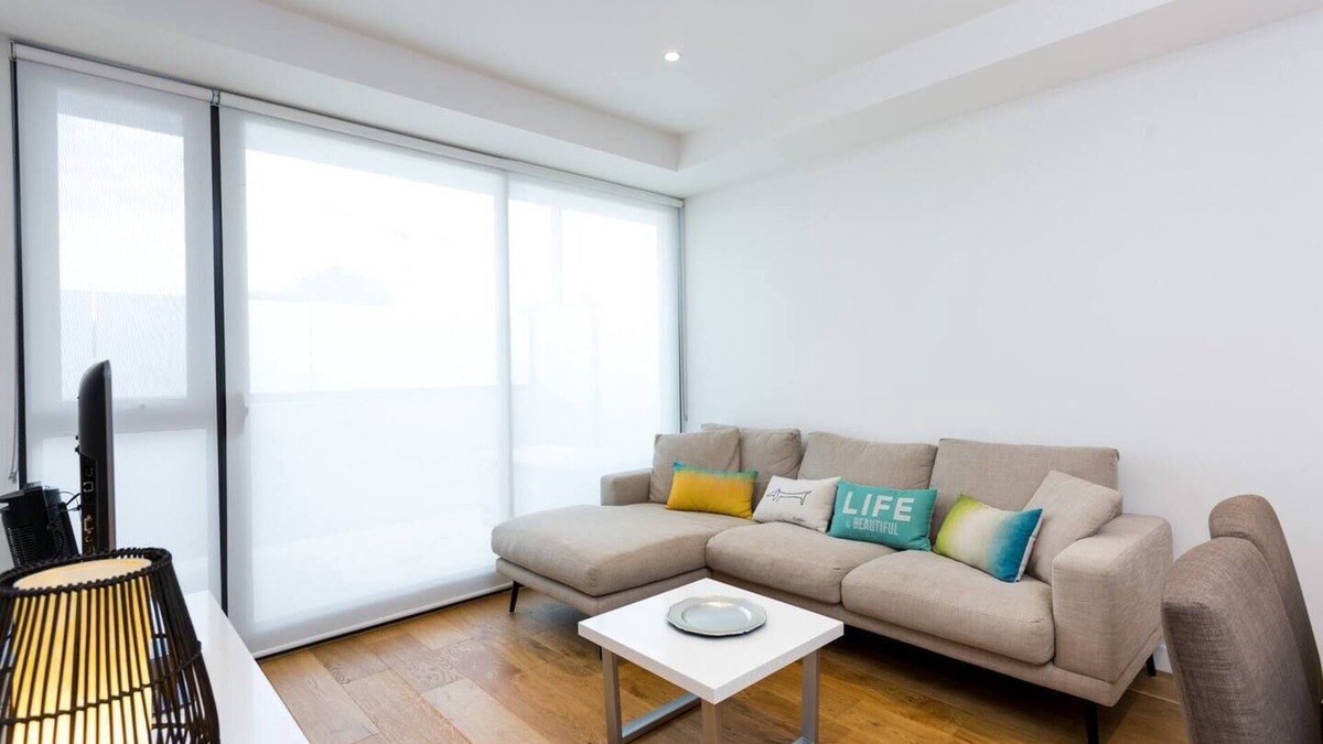 Doncaster East Apartment | Sun lit Suburban Stay near Westfield Doncaster