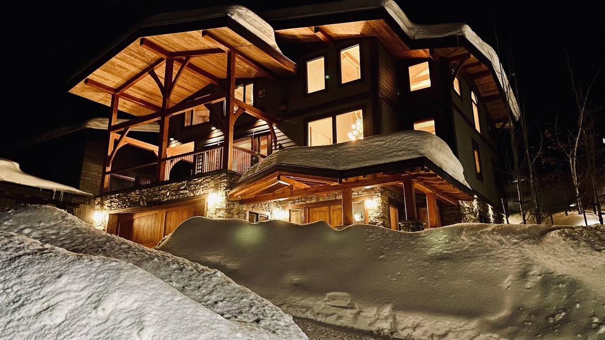 Sun Peaks Ski Chalet | Sun Peaks Ski In Ski Out Luxury Chalet