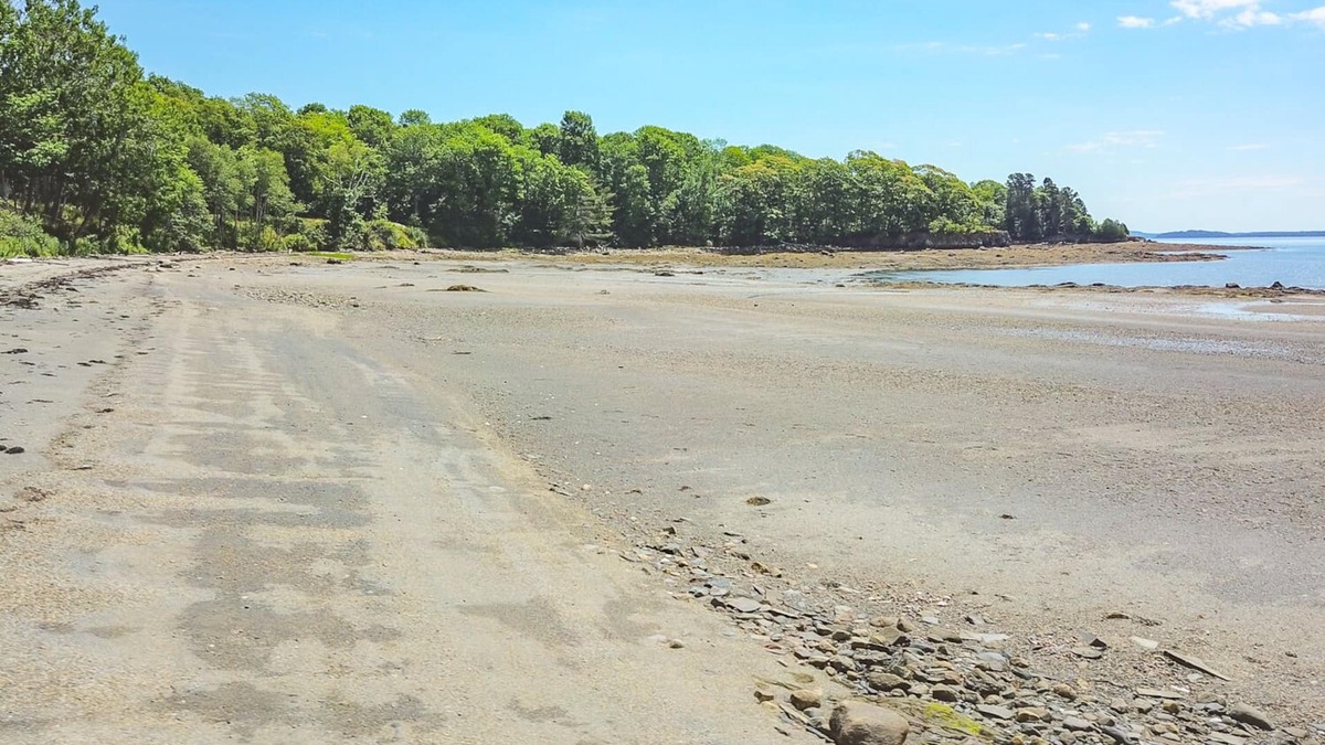 Searsport House | Sun, salt and sand @ Heart Rock House! Private beach/8 min drive to Belfast!