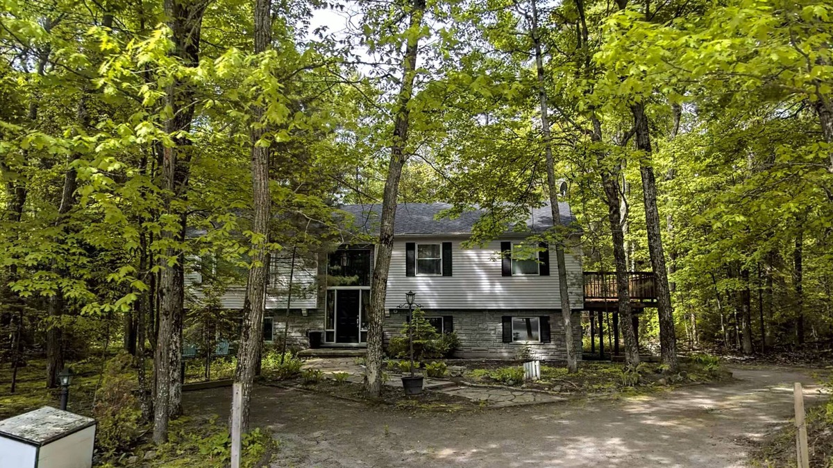 Bluewater Beach House | Sun & Seclusion - All-Season Cottage
