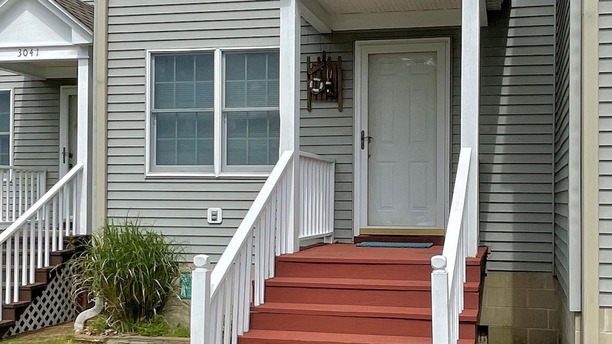 Chincoteague House | Sun Singer - 2BR townhome, Waterview shared pier,deck -Pet friendly NO LINENS