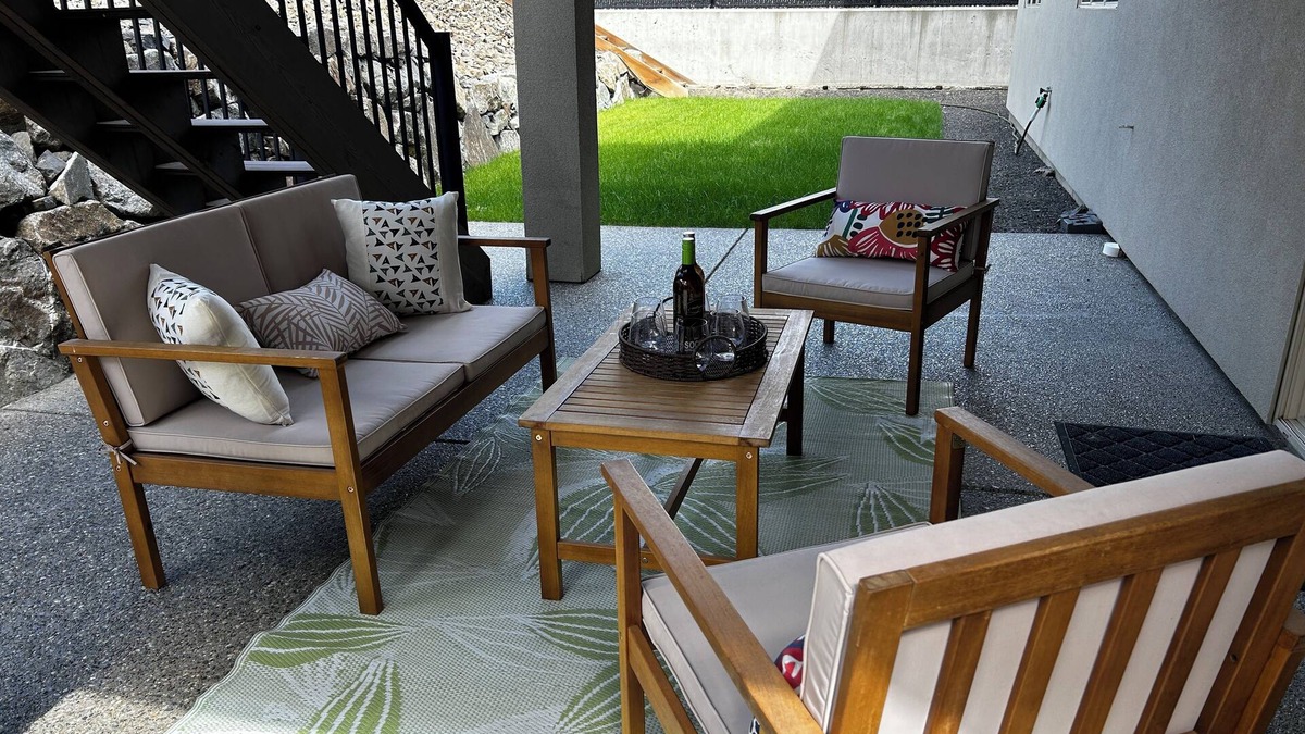 Vernon House | Sun & Slopes Okanagan Getaway