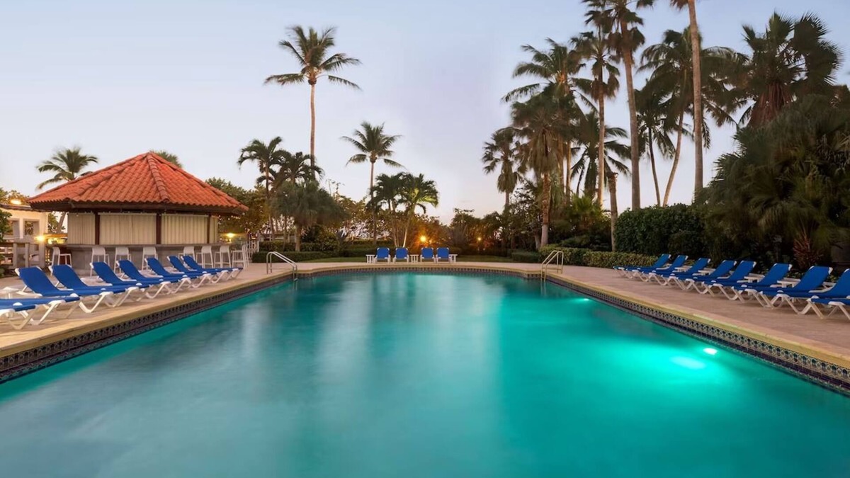 Mid Beach House | Sun-Soaked Beach Getaway | 3 Convenient Rooms with Outdoor Swimming Pool