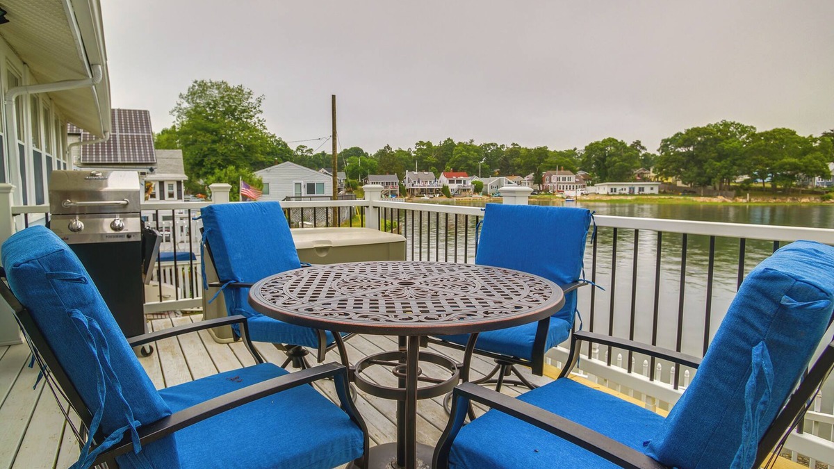 Wareham Center Cottage | Sun-Soaked Wareham Cottage w/River Access!