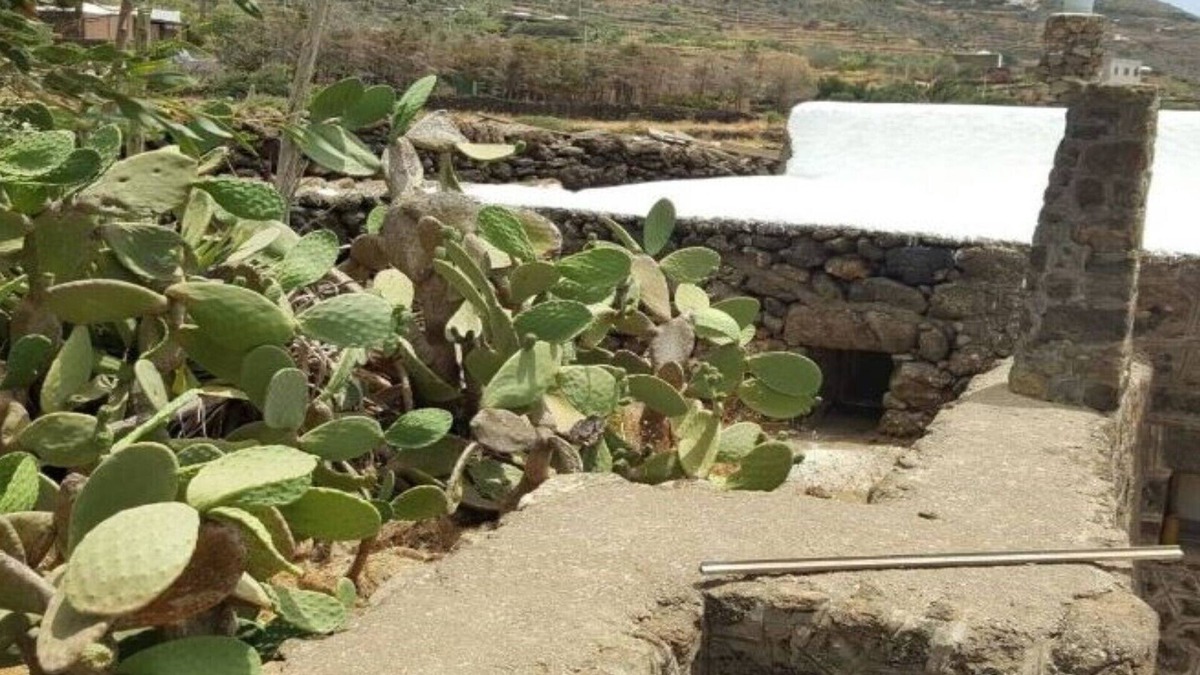 Pantelleria House | Sun. Stone Dammusi. Pantelleria Scauri Penna