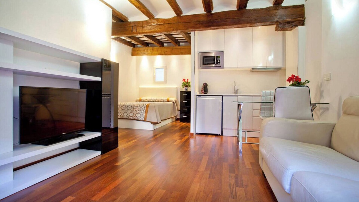 Ciutat Vella Apartment | Sun Studio @ Valencia - Excellent - with Balcony :) City Center