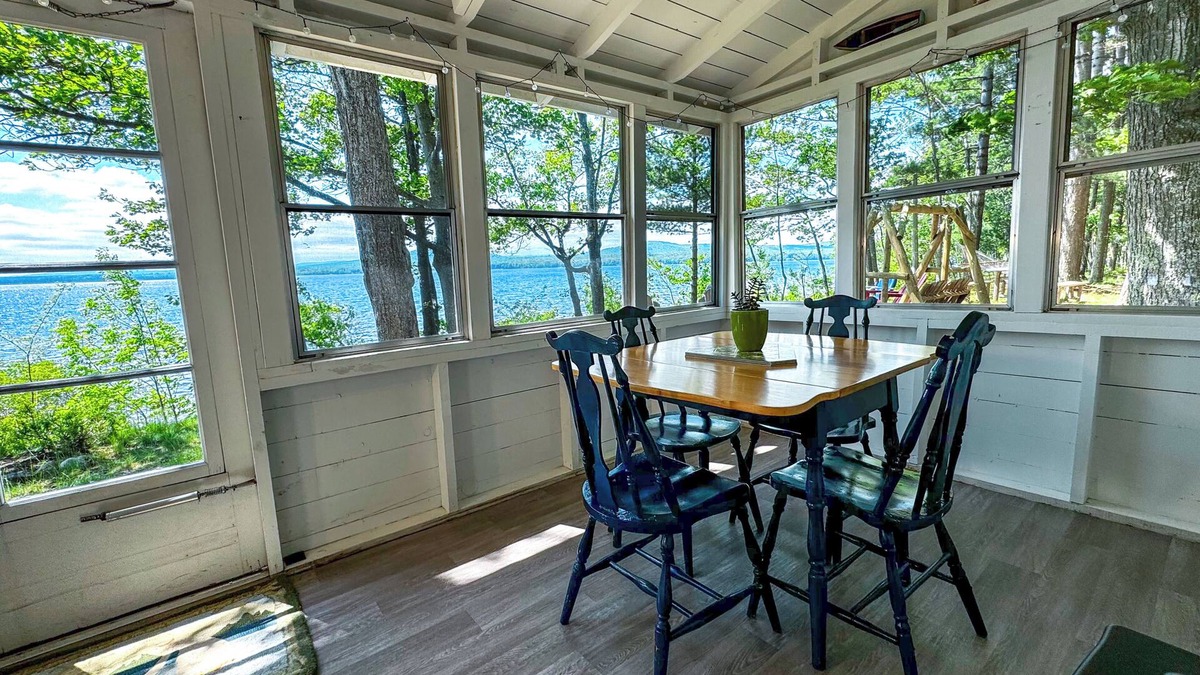 Big Bay House | Sunbeam Cottage - charming 2-bed lakefront house minutes from Big Bay