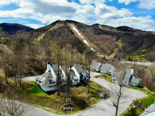 Central Vermont- Killington House | SunBear AC Pool Game Room Fireplace Hiking
