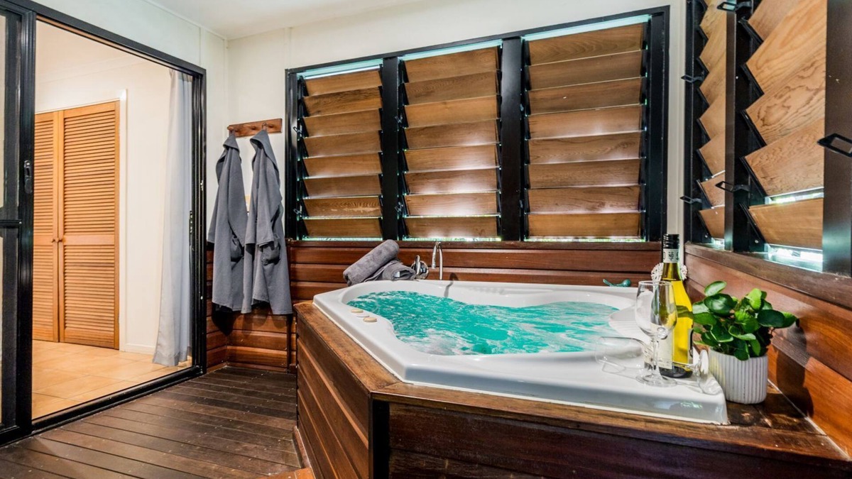 Agnes Water Villa | Sunbird Garden 2 - Private villa with spa & small pet permitted inside